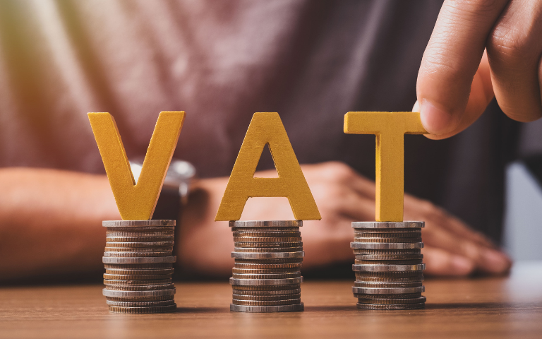 Who should register for UAE VAT?